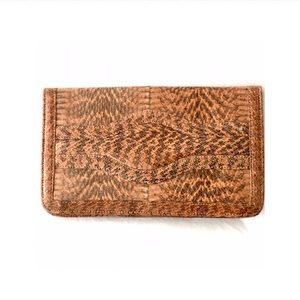 ✧ Lizard clutch